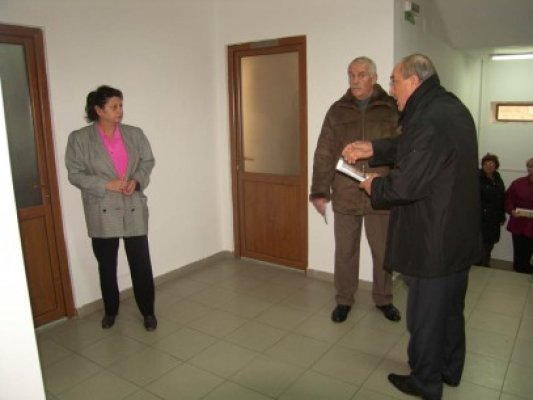 Primarul şi viceprimarul din Tuzla s-au făcut albie de porci în primărie